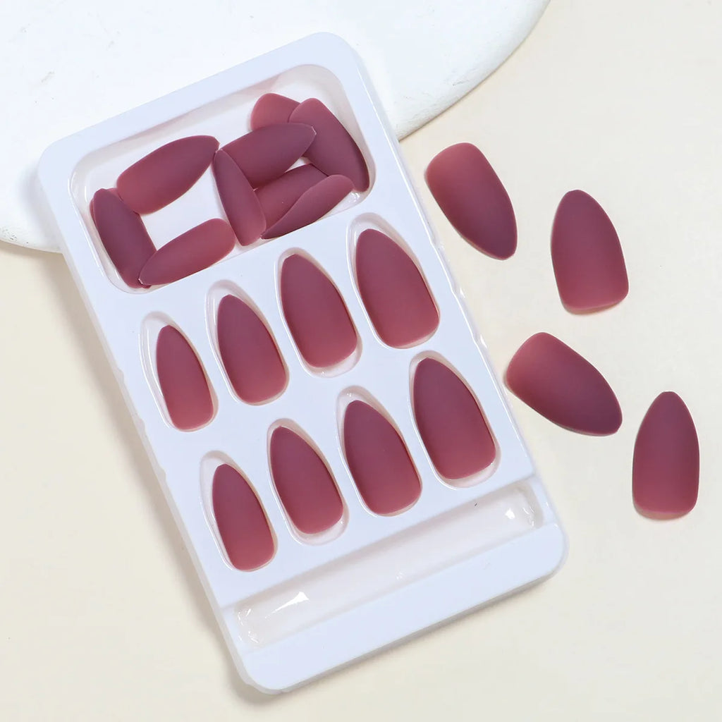 24 Stück Press-On-Nails –  Almond / Mandelform – Mattes Design in Rot, Nude & Braun