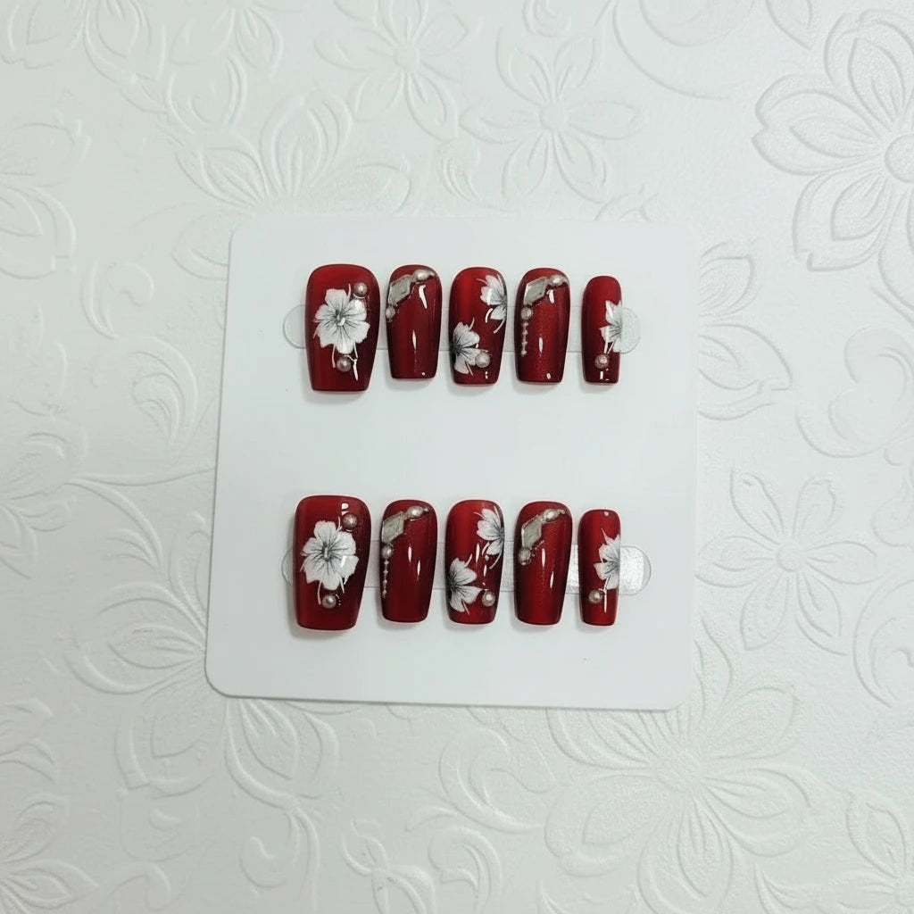 Handgemalte rote Press-On-Nägel mit weißen Blumen – 10-teiliges Set