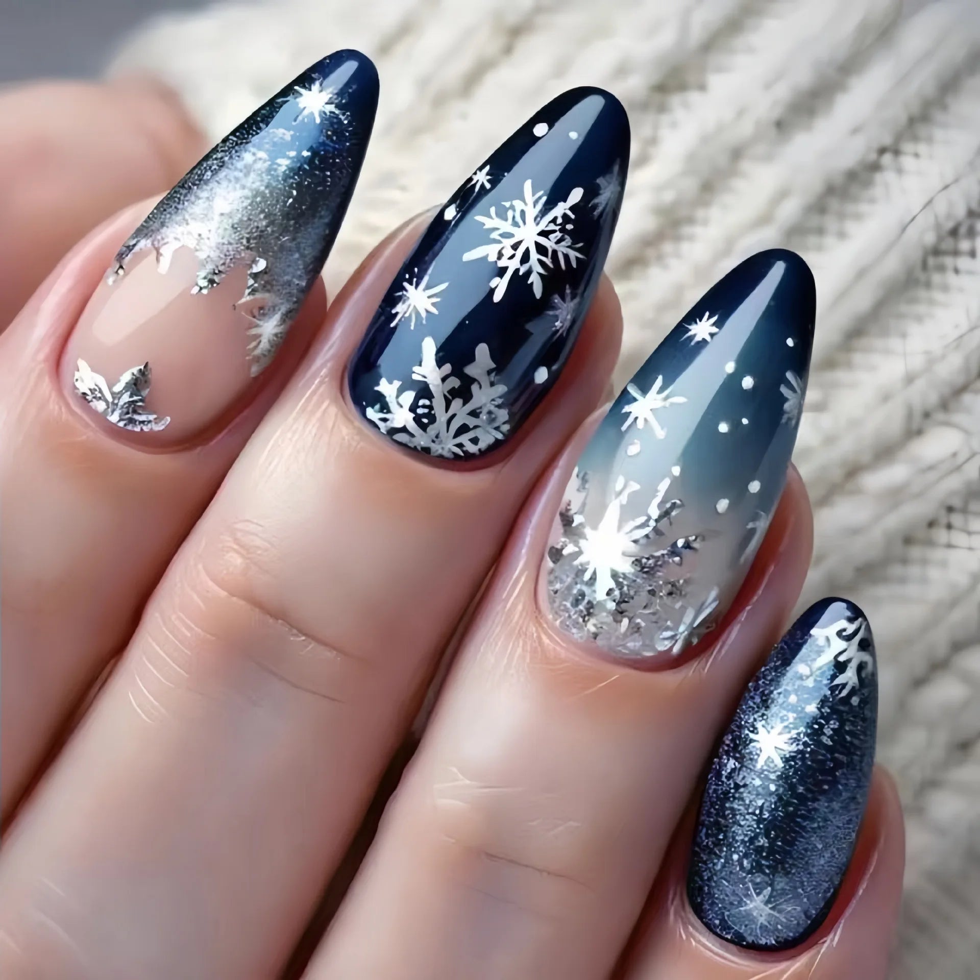 Weihnachts-Press-On-Nails -Kunstnägel mit Schneeflocken, Rentier, Weihnachtsmotiven – Perfekt für die Weihnachtsfeier-24 Stück