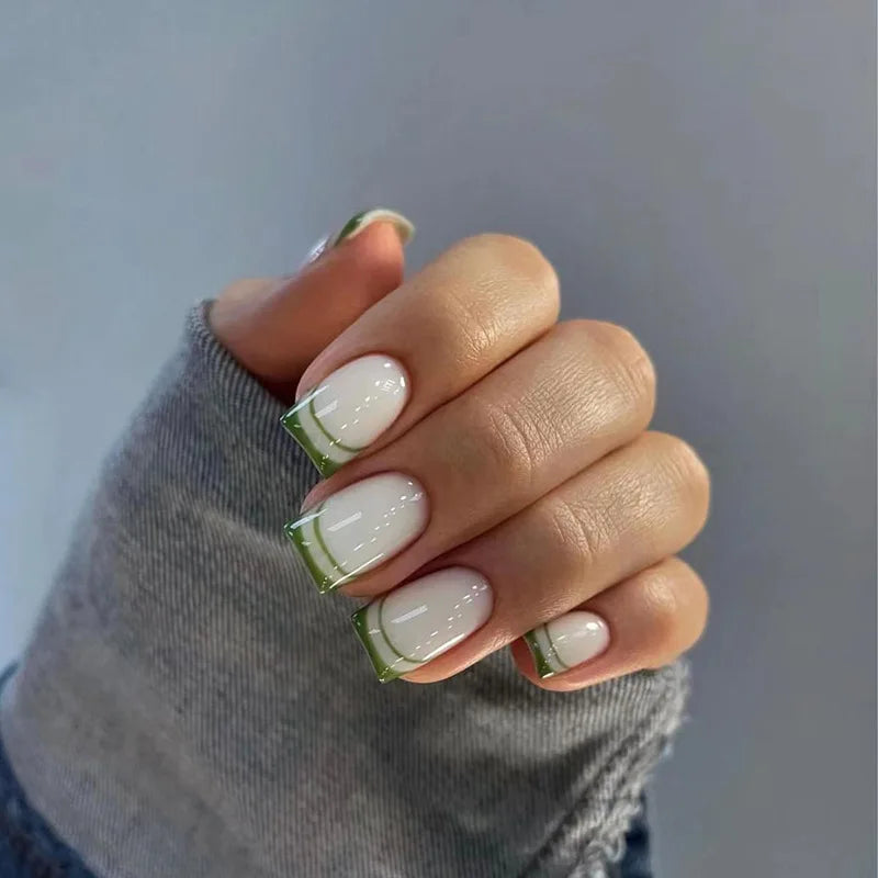Minimalistische Nägel wie vom Nagelstudio