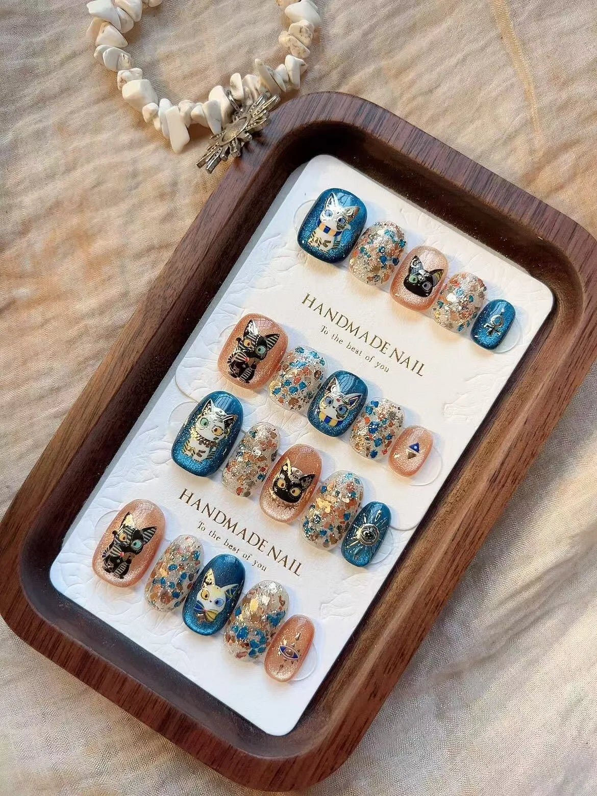 Fingernägel mit Katzenmotiv