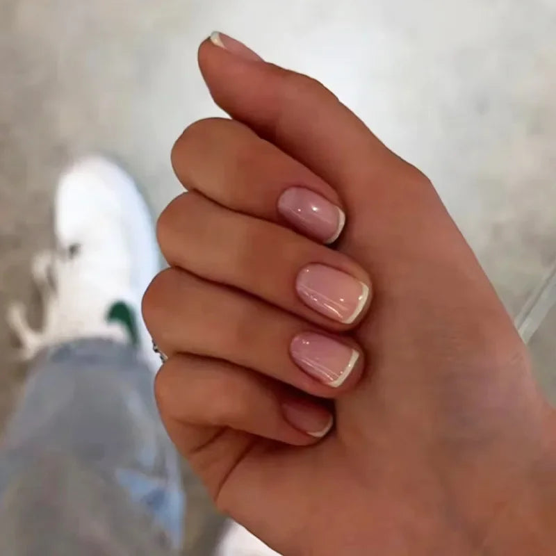 Minimalistische Nägel wie vom Nagelstudio