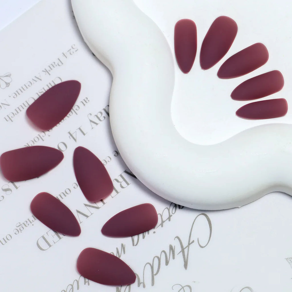 24 Stück Press-On-Nails –  Almond / Mandelform – Mattes Design in Rot, Nude & Braun