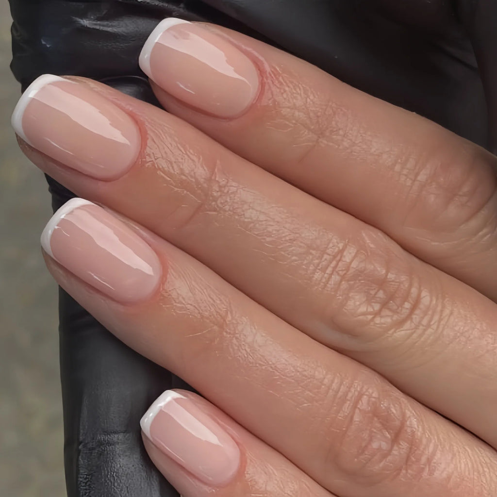 Minimalistische Nägel wie vom Nagelstudio