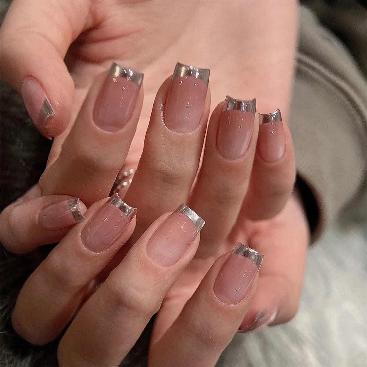 Minimalistische Nägel wie vom Nagelstudio