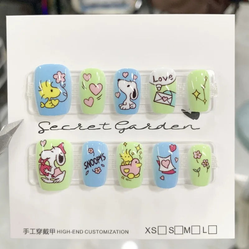 Snoopy Press-on Nails – 10-teiliges handbemaltes Kawaii Nagel-Set, wiederverwendbare Kunstnägel