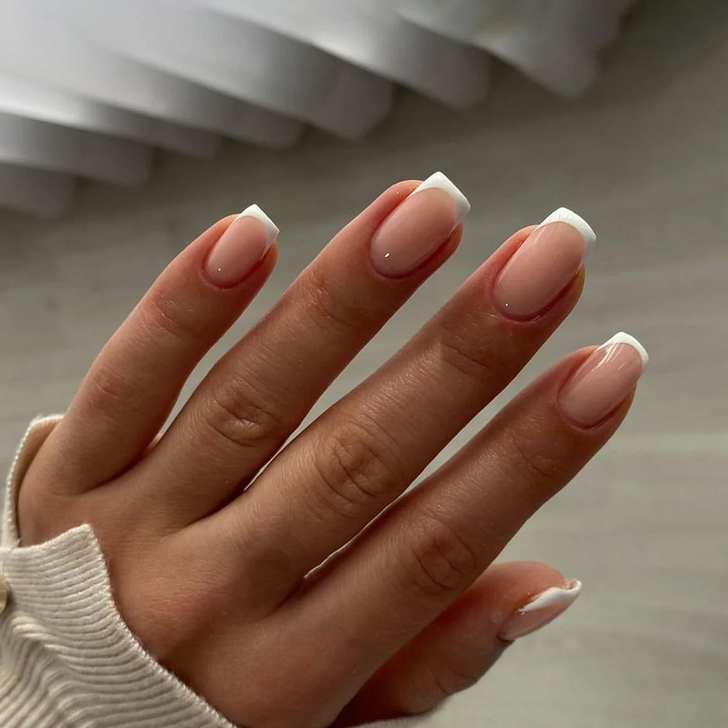 Minimalistische Nägel wie vom Nagelstudio