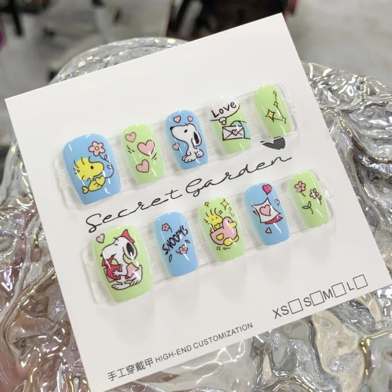 Snoopy Press-on Nails – 10-teiliges handbemaltes Kawaii Nagel-Set, wiederverwendbare Kunstnägel