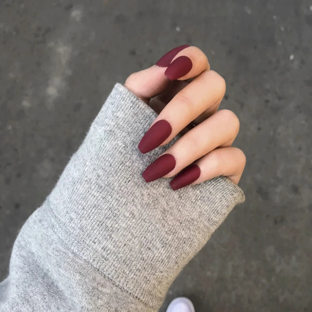 24 Stück Press-On-Nails –  Almond / Mandelform – Mattes Design in Rot, Nude & Braun